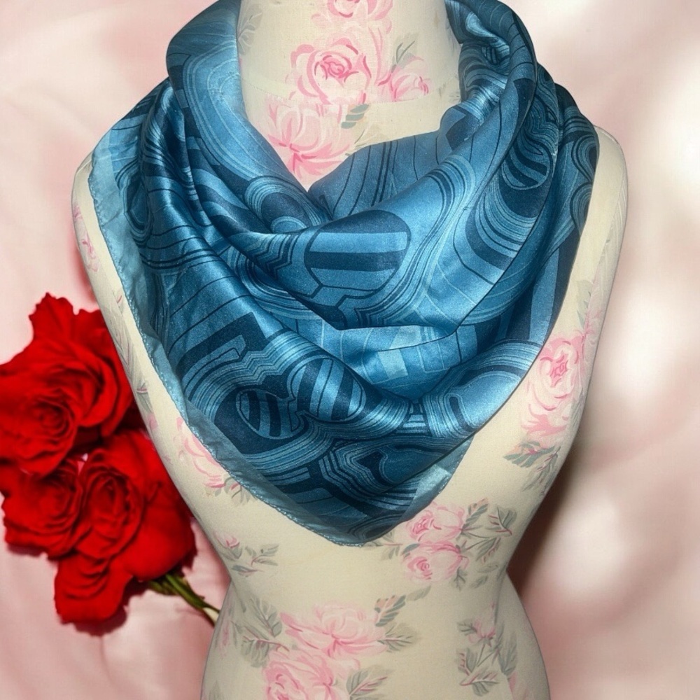 Beautiful Coach Signature Logo 100%  Silks Tonal Blues - Picture 3 of 8